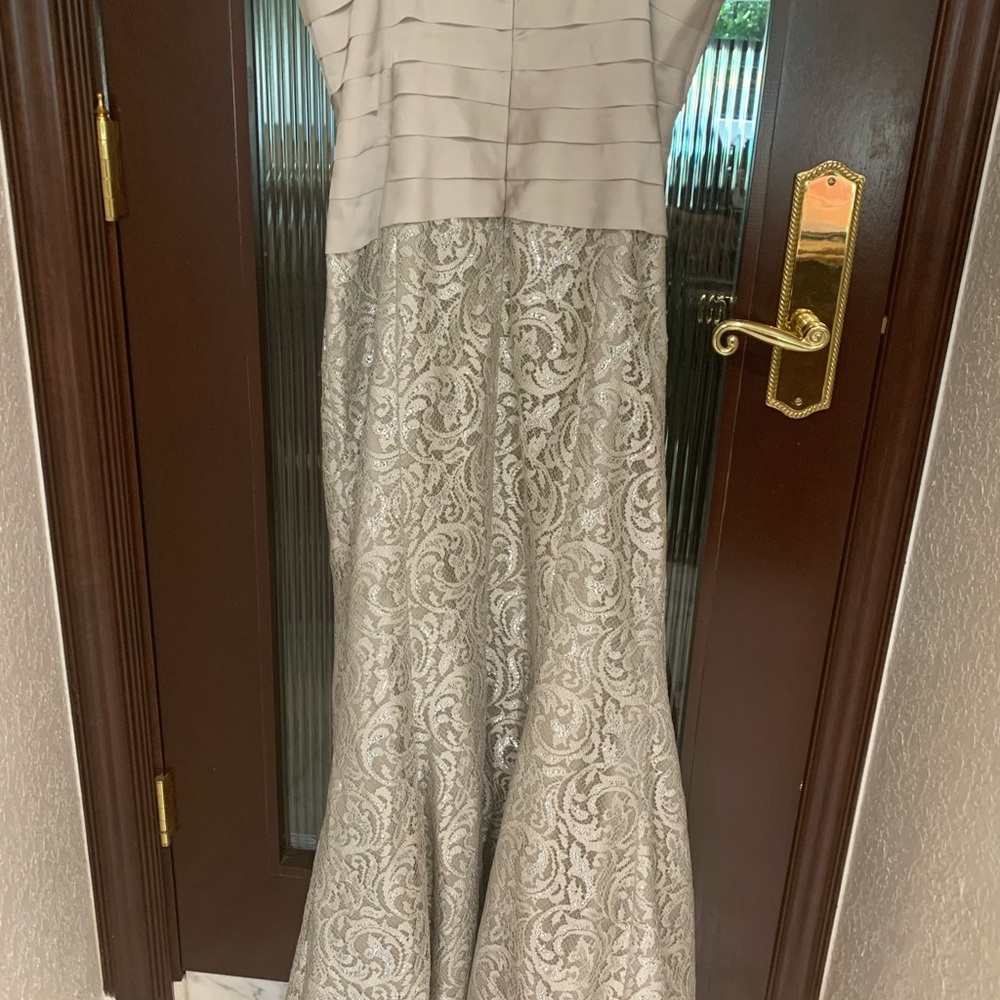 BEAUTIFUL FORMAL GOWN